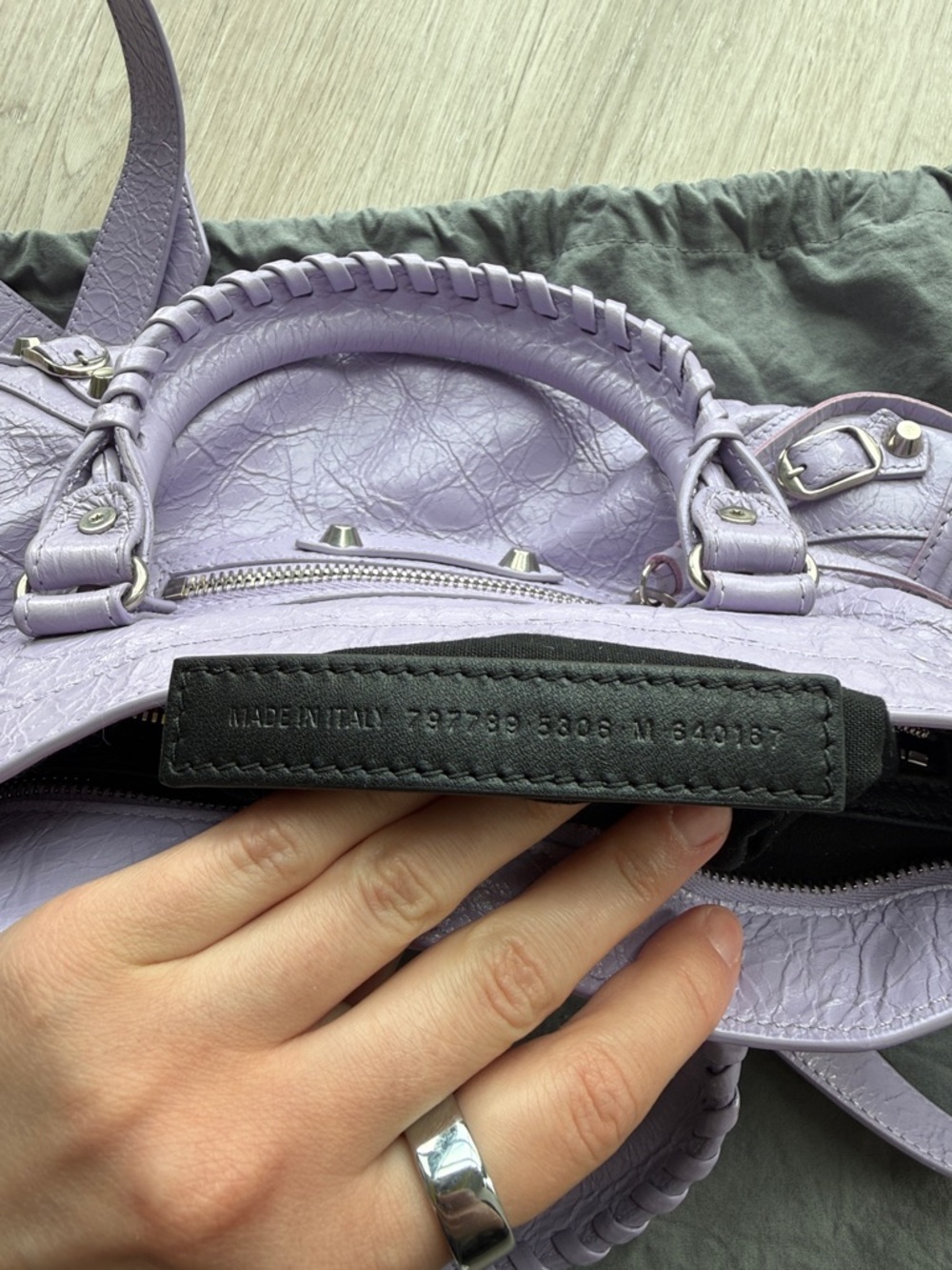 Balenciaga LE CITY Bag Small in light purple - Picture 5 of 7